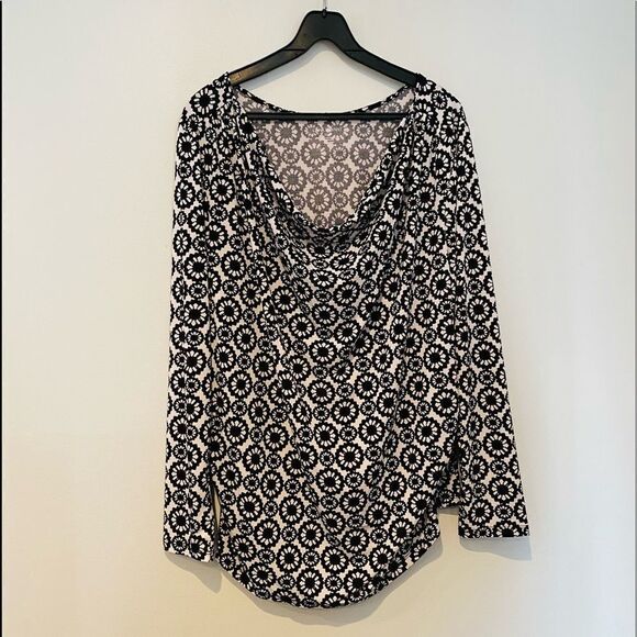 Lane Bryant Black White Floral Slouch Neck Slinky Top Size 22/24 - Picture 1 of 6